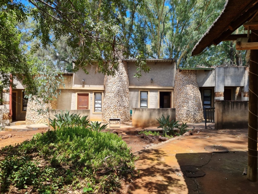 Commercial Property for Sale in Remhoogte AH North West